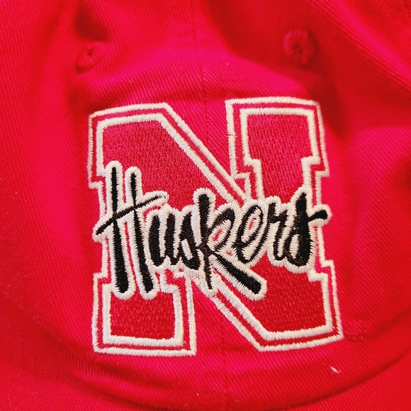 Captivating Headgear Nebraska CornHuskers Ball Cap Embroidered 100% Cotton Red - Picture 4 of 7